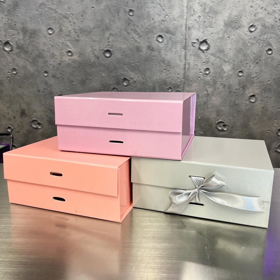 GIFT BOX - Foldable Medium with Ribbon