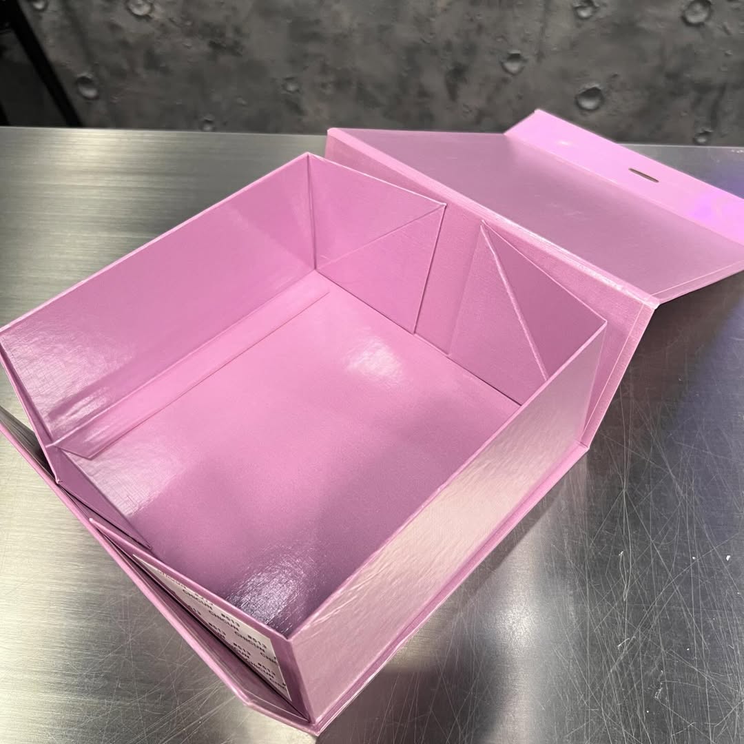 GIFT BOX - Foldable Medium with Ribbon