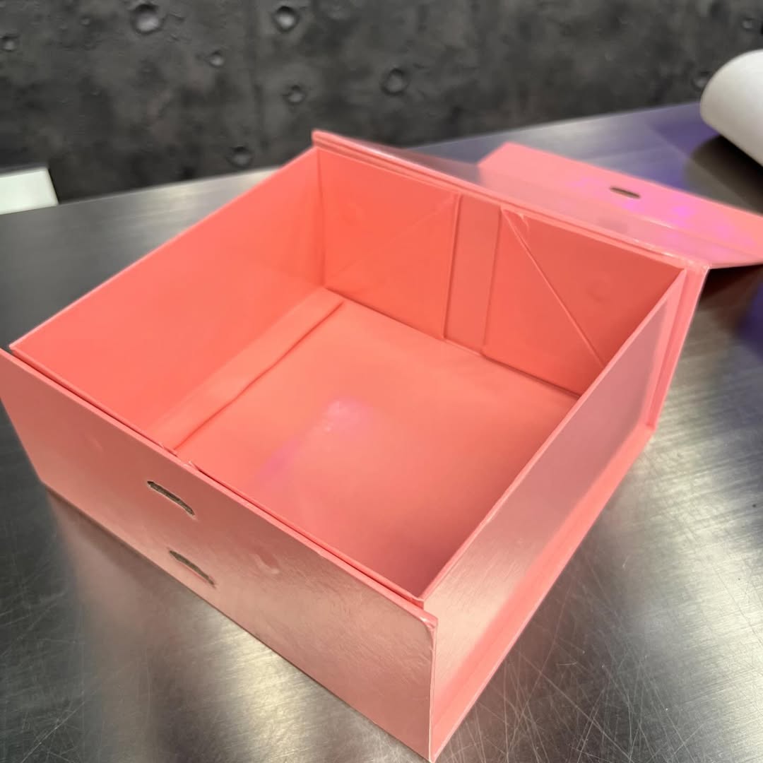 GIFT BOX - Foldable Medium with Ribbon