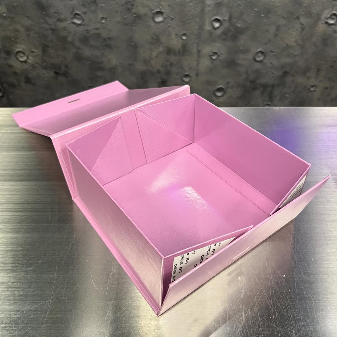 GIFT BOX - Foldable Medium with Ribbon