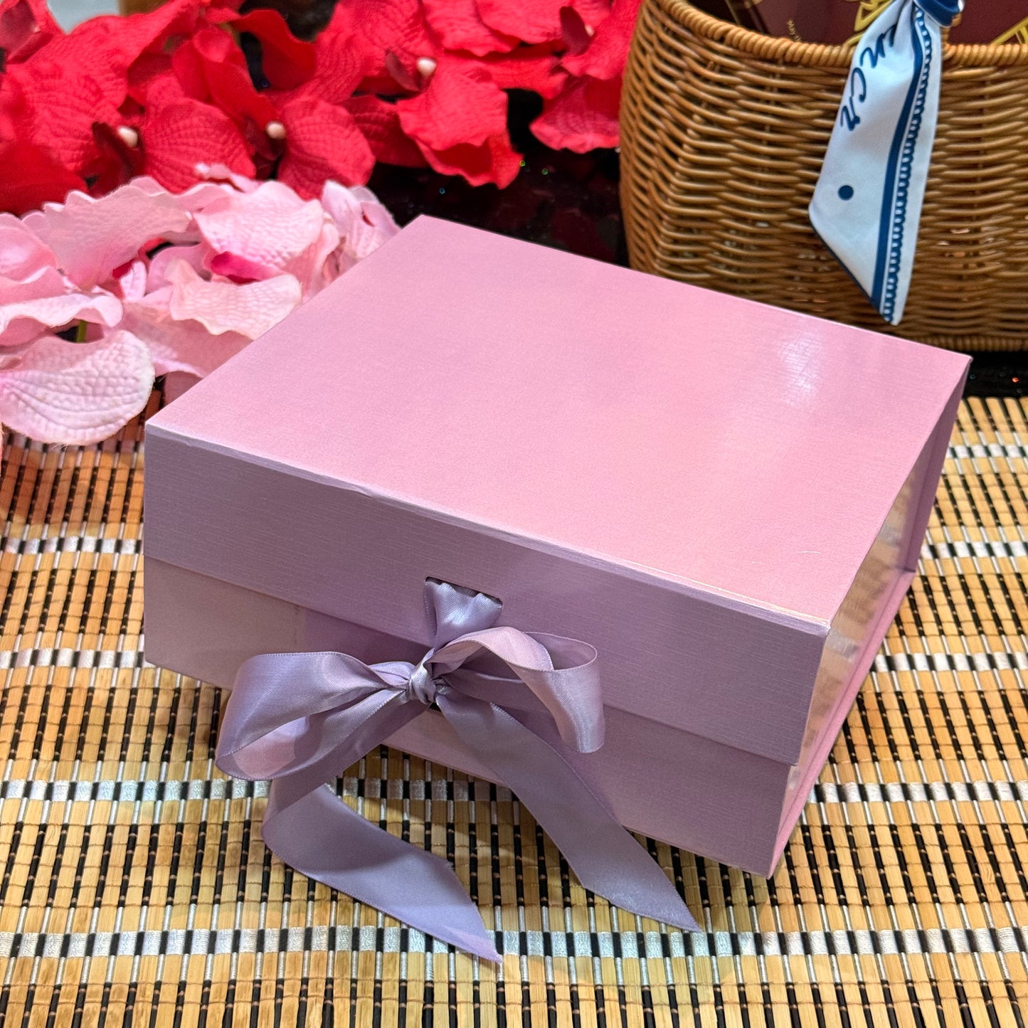 GIFT BOX - Foldable Medium with Ribbon