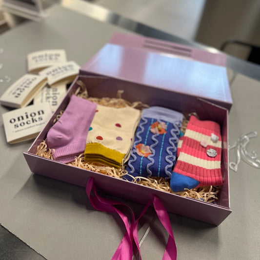 GIFT BOX - Foldable with Ribbon Large