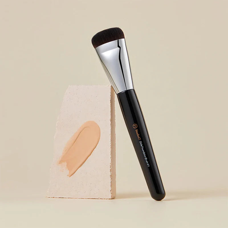 STUDIO 17 Glide Foundation Brush 411